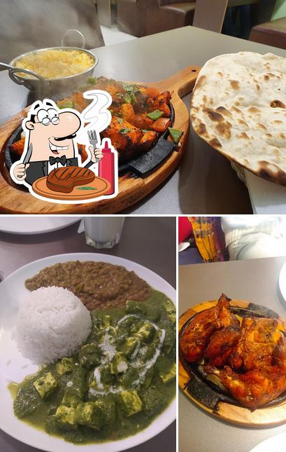 Experimente refeições de carne no New Delhi Indian Restaurant