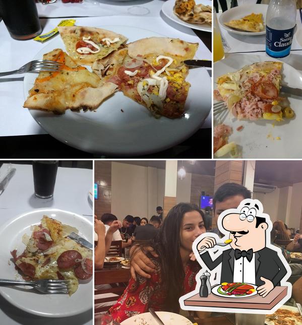 Comida em Pizzaria Na Lenha