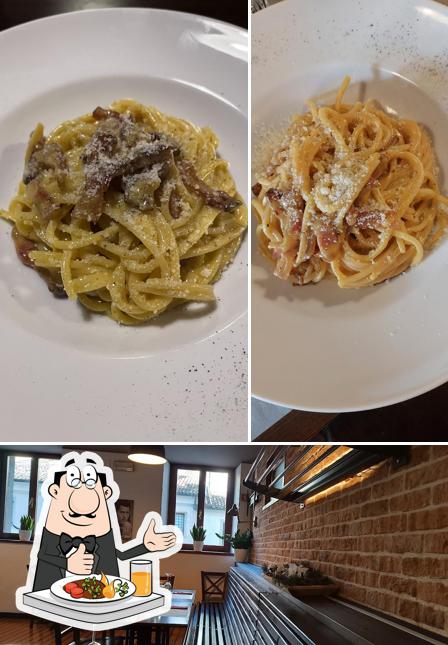 Tra le diverse cose da Osteria Romana Al Vapore si possono trovare la cibo e interni