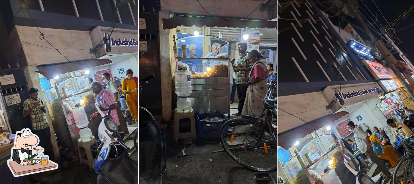 Food at Pani Poori stall