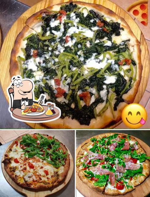 Try out pizza at Pizzeria La Livella