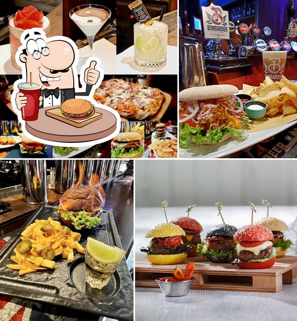 Ordina un hamburger a The Bombardier English Pub