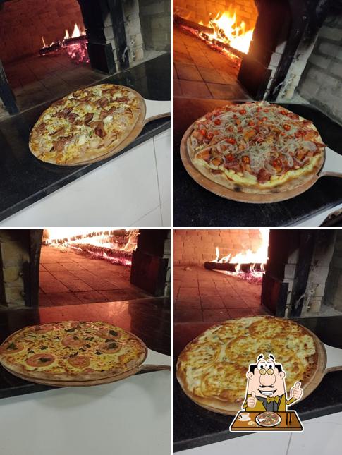 Order pizza at Pizzaria Bortolotti