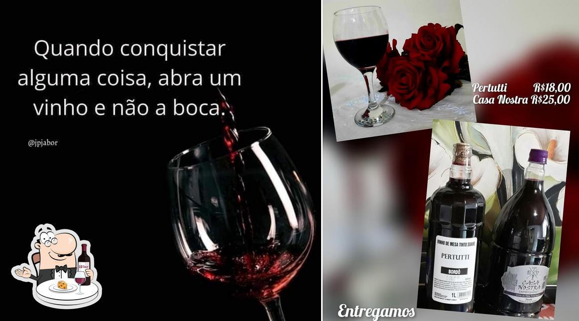 É agradável saborear uma taça de vinho no Empório dos Vinhos Quatá