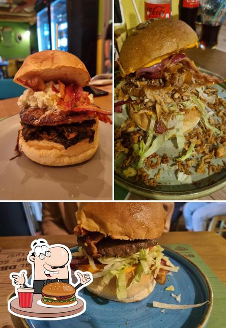 Bestellt einen Burger bei Drop Beer and food