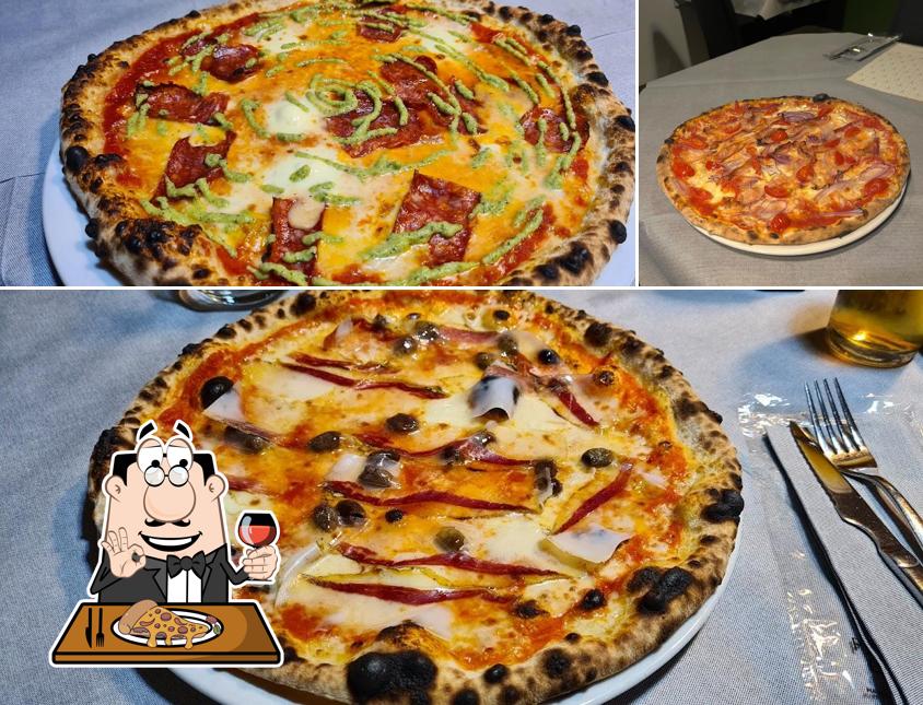 Kostet diverse Variationen von Pizza