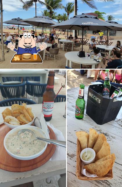 A ilustração do Épico Beach Bar’s comida e interior