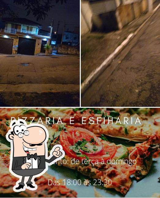 A imagem da exterior e comida a Pizzaria La Porcela