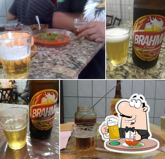 Peça um copo de cerveja leve ou escura