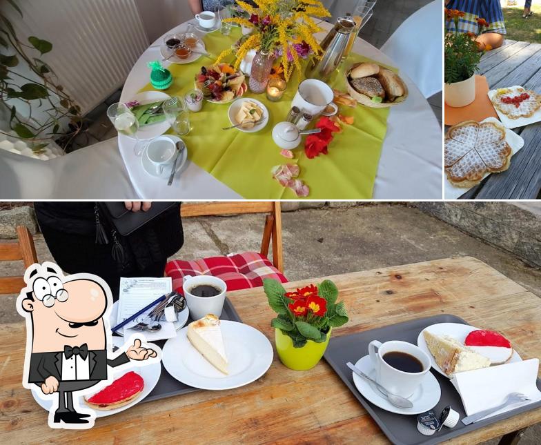 Entre la variedad de cosas que hay en Erlebnisscheune mit Hofladen und Café también tienes interior y comida