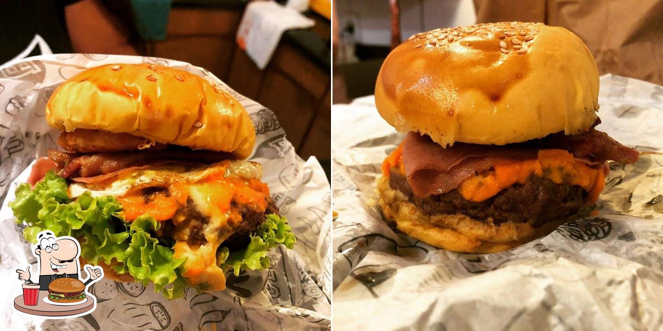 Peça um hambúrguer no Egypt Pub