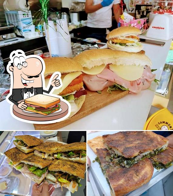 Ordina un panino a 'O cafè Cassinese