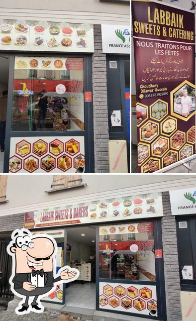 Regarder l'image de Labbaik Sweets & Bakers