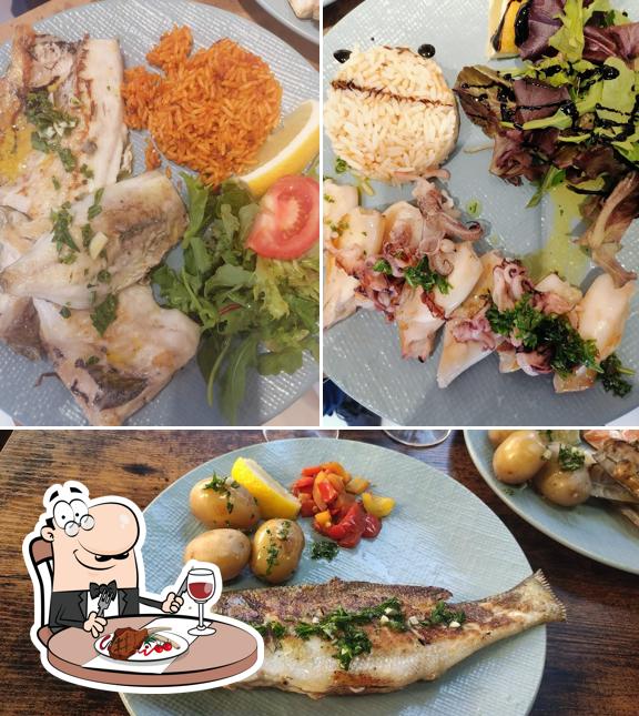 Pick meat dishes at Poissonnerie Le Petit Catalan