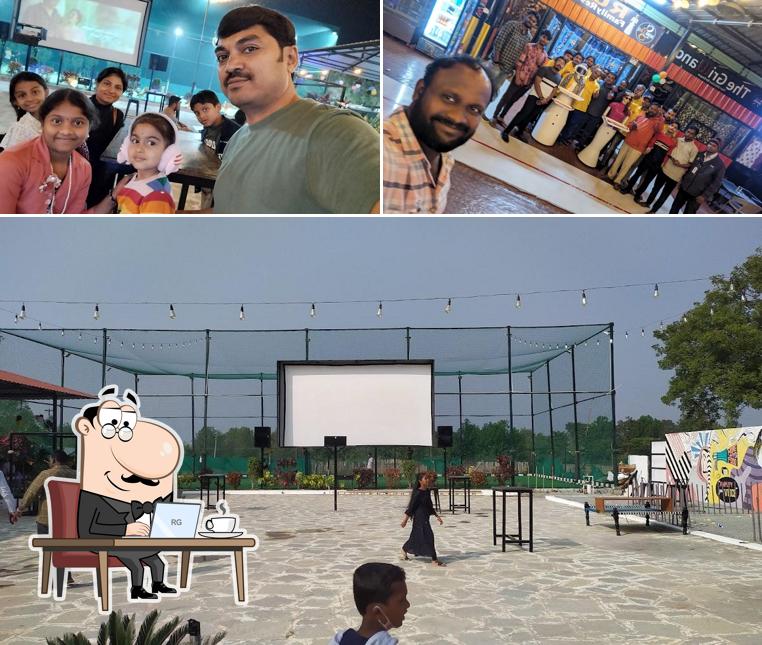 ROBO 2.0 FAMILY RESTAURANT