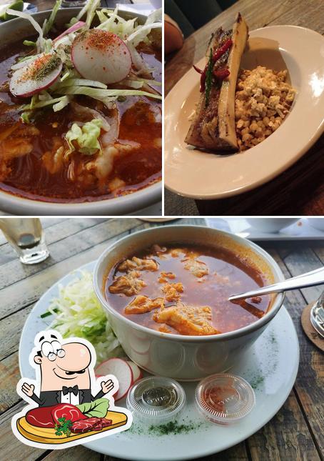 Elige un plato con carne en POZOLE ANDABAS