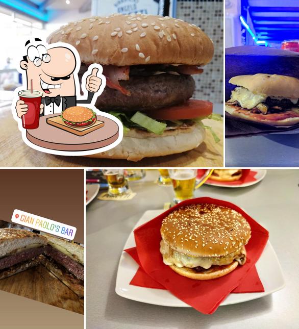Ordina un hamburger a Gian Paolo's Bar