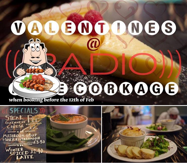 Platos en Cafe Radio