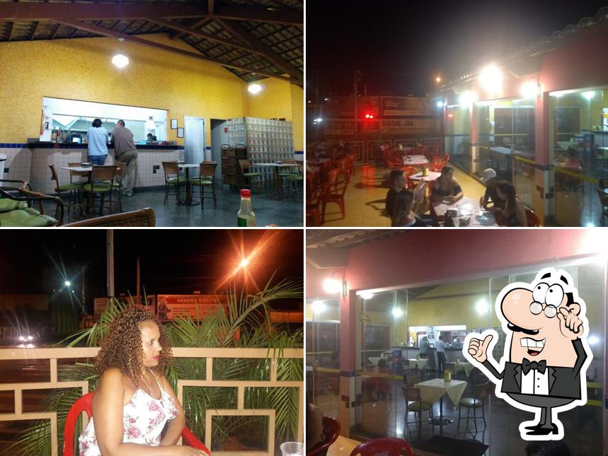 O interior do Pops lanches