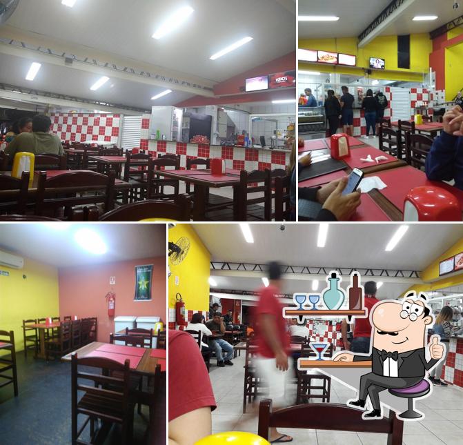 O interior do Kiko's Hot-Dog