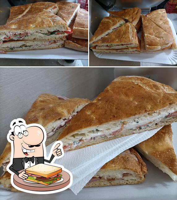 Ordina un panino a Casa Del Pane