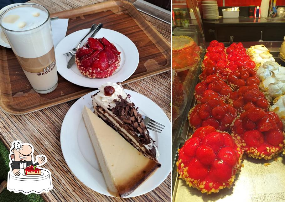 Wiacker Gartencafe offers a selection of desserts