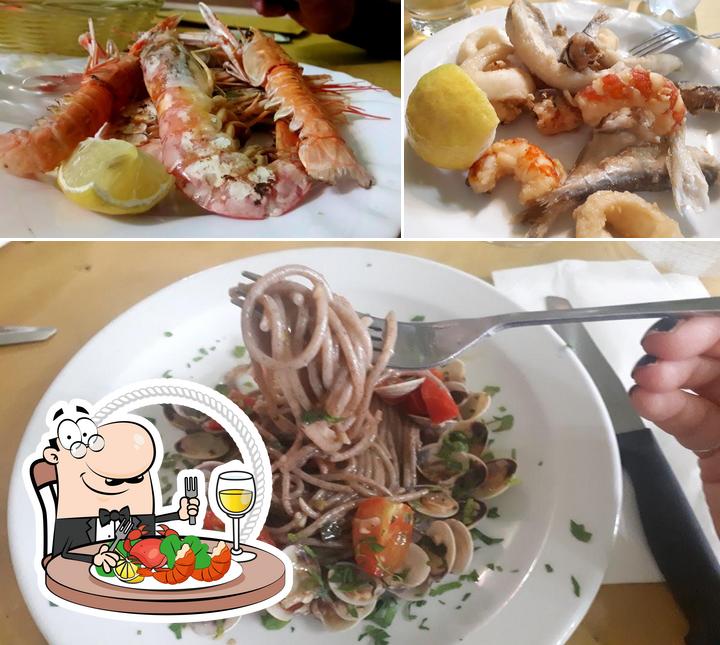 Order seafood at Osteria Cascina Colombara 5