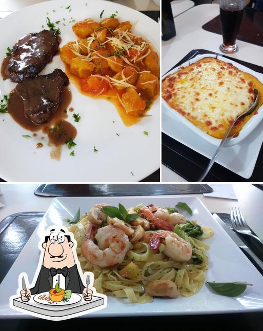 Comida em Restaurante da Regina