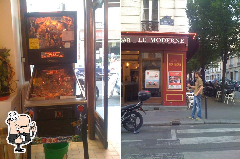 Mire esta foto de Café Le Moderne