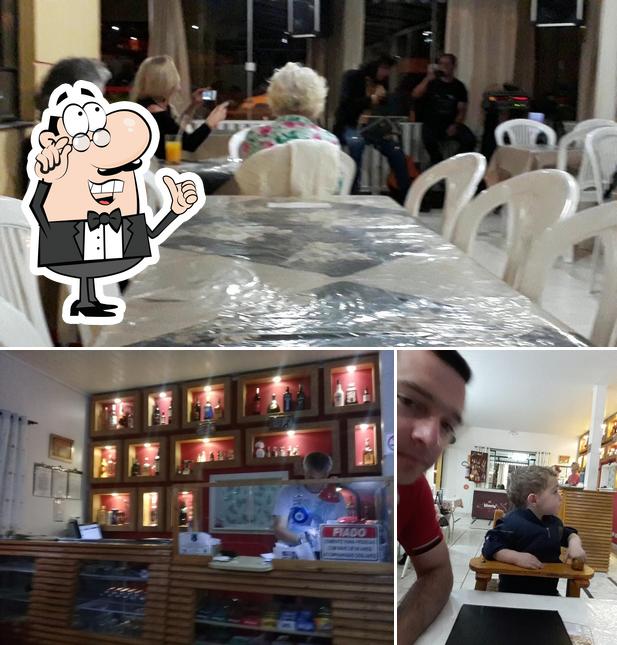 O interior do Jak's Pizza Bar