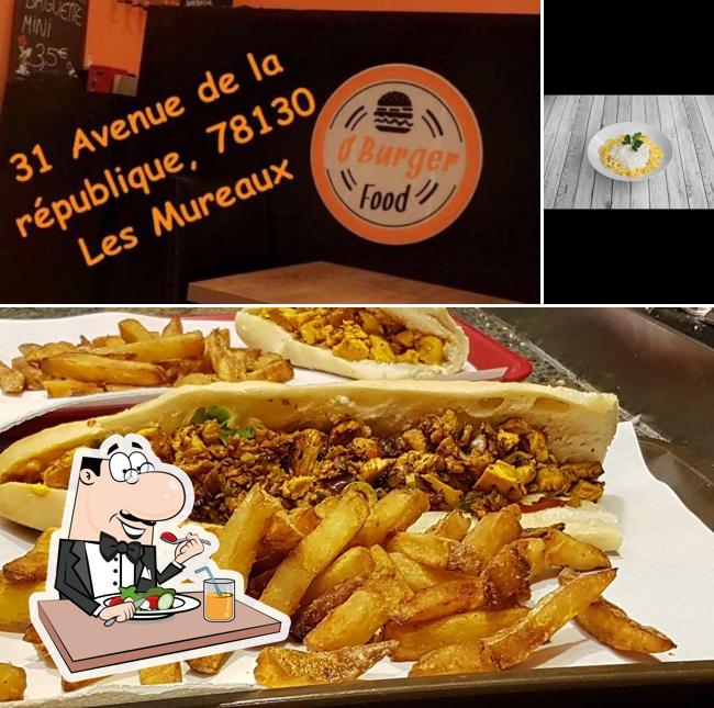 O Burger se distingue par sa nourriture et intérieur