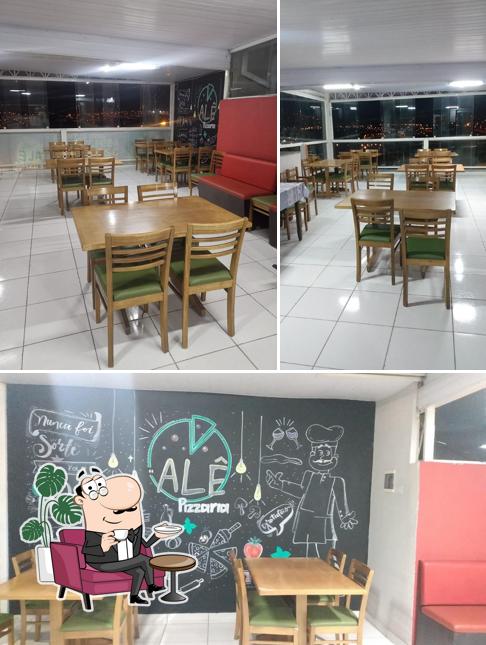 O interior do Alê Pizzaria