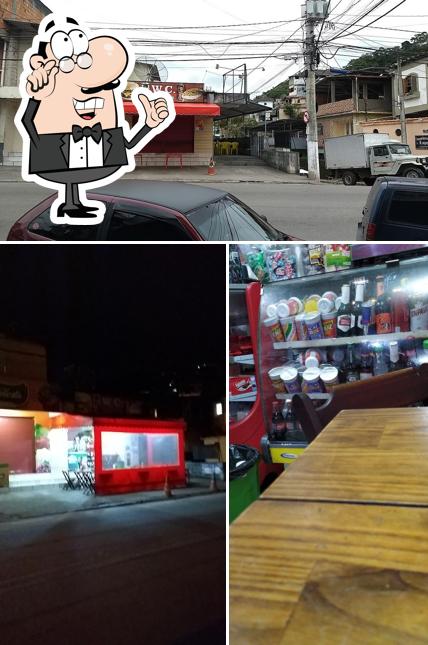 Confira a imagem apresentando interior e exterior no WC Lanches