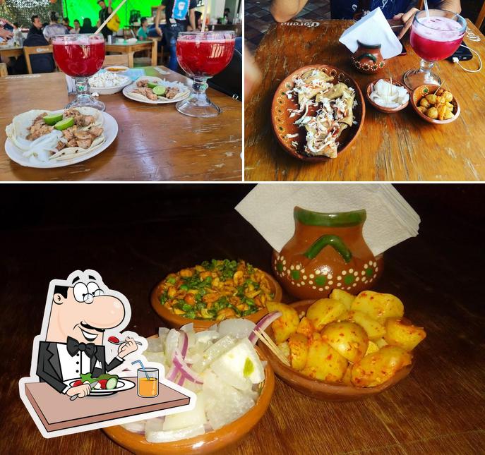 Это фото, где изображены еда и внутреннее оформление в La Occidental Cantina