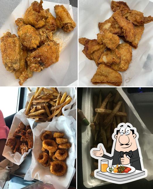 Golden Flame Hot Wings, 5865 Stetson Hills Blvd 120 in Colorado