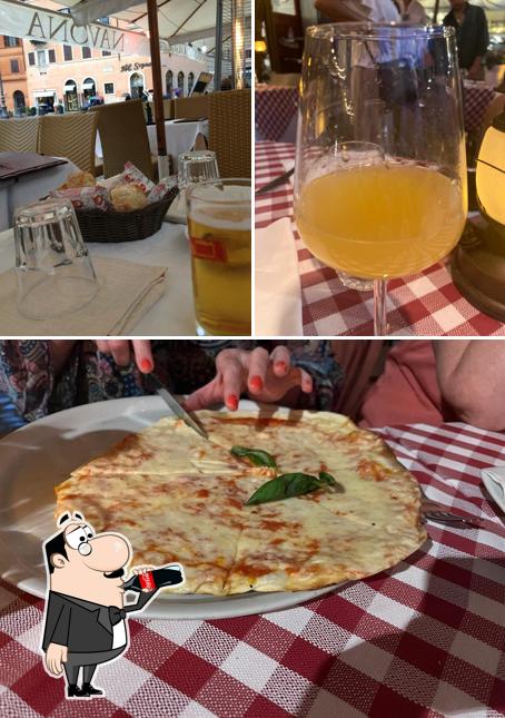 La foto della bevanda e pizza di Bistrot Navona