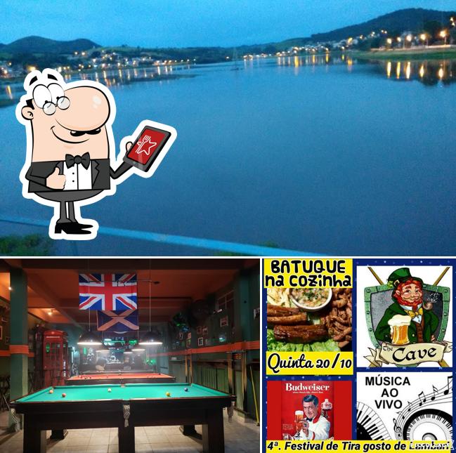 A imagem do The Cave Snooker Pub’s exterior e comida