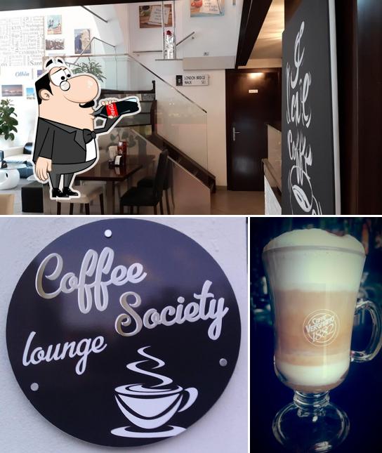 Guarda la immagine che mostra la bevanda e interni di Caffetteria Bar Coffee Society