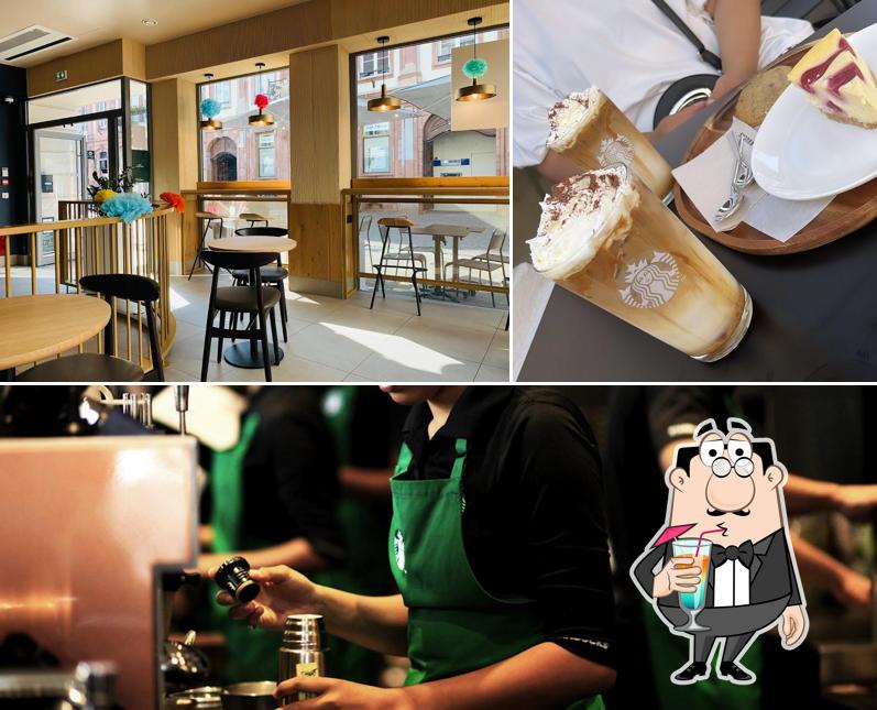 L’image de la boire et intérieur de Starbucks’s