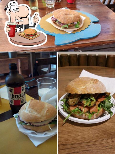 Ordina un hamburger a I'BISCHERO