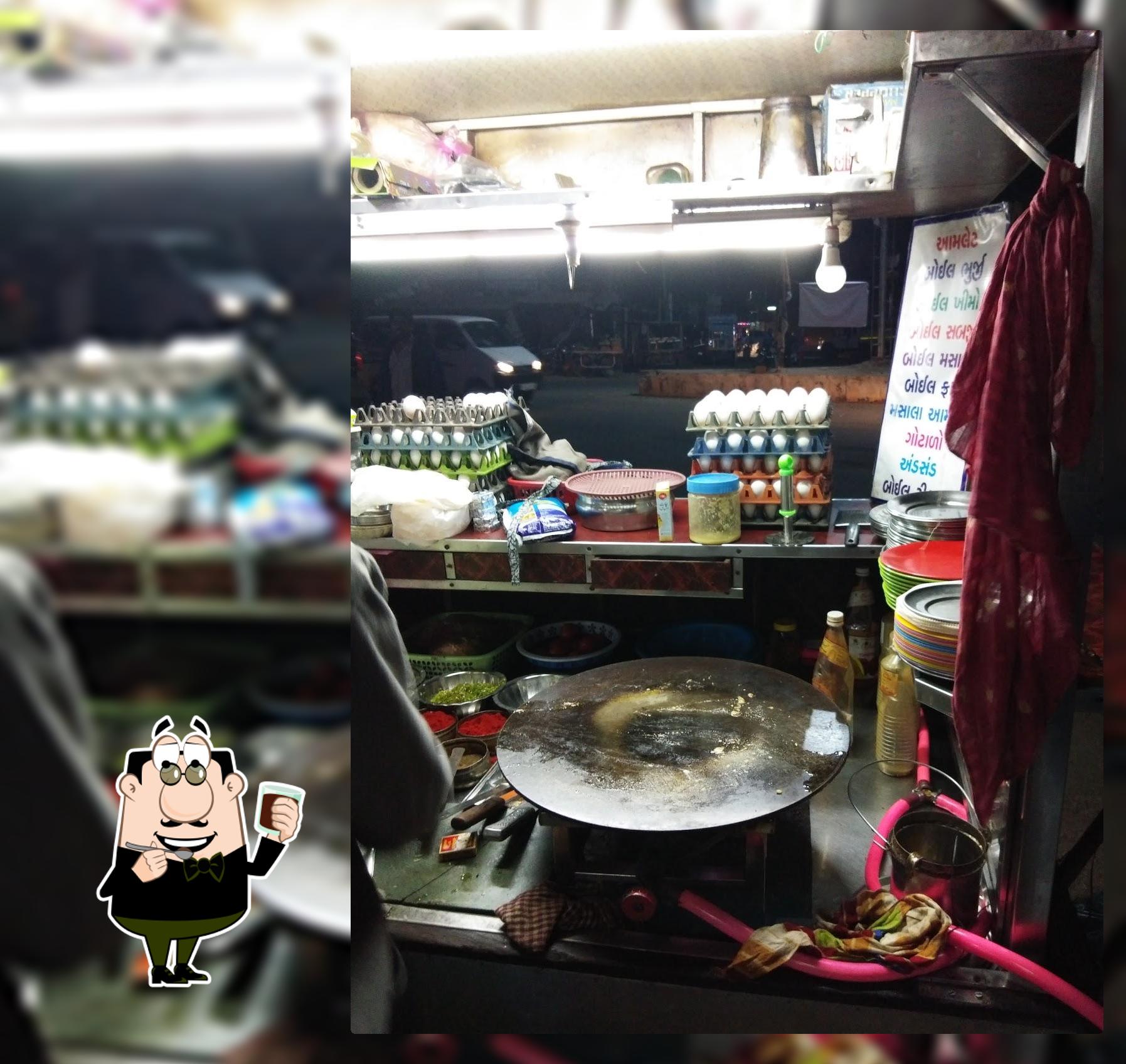 Munna Omlet Centre.