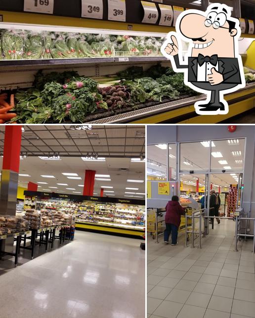 Voici une photo de Daniel's NOFRILLS Mississauga