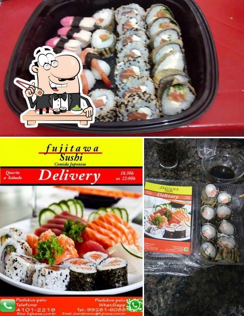 Rolos de sushi são oferecidos por Fujitawa - Comida Japonesa