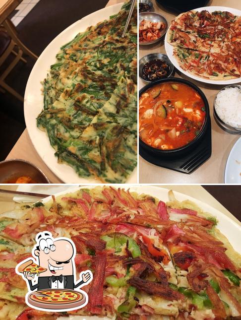 Get pizza at Seoul Gom Tang