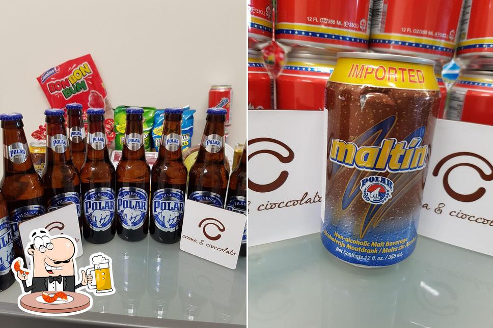 Puoi ordinare un rinfrescante bicchiere di birra chiara o scura