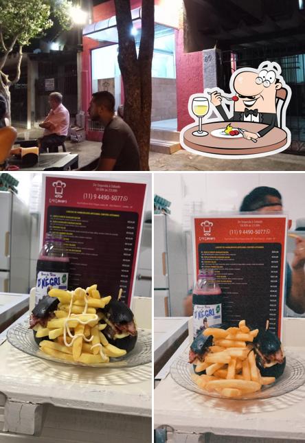 Confira a imagem apresentando comida e interior no Los Lanches