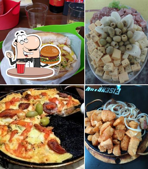 Experimente um hambúrguer no Bar Lanchonete E Pizzaria Satélite