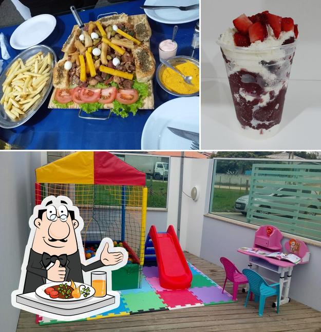 Esta é a foto ilustrando comida e interior no Rota 262