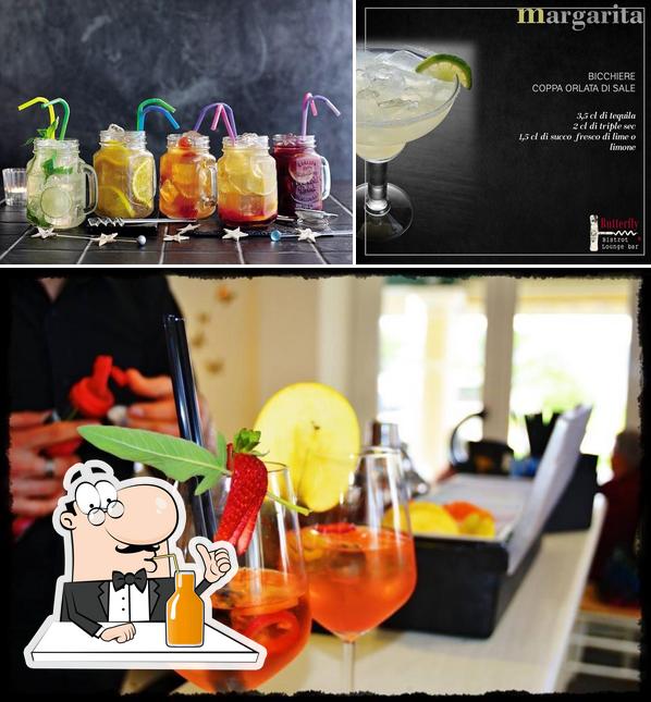 Goditi un drink a Butterfly Wine Bar & Food