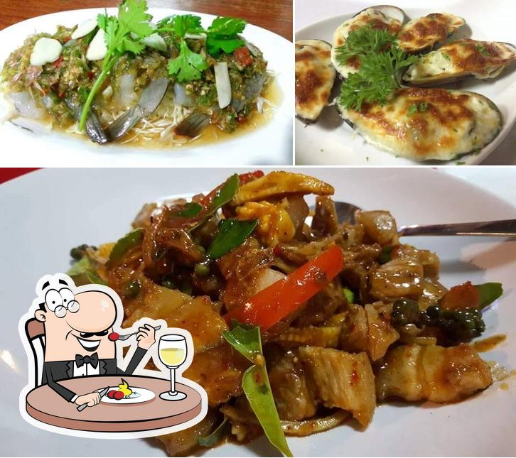Meals at Khrua Phi Yai